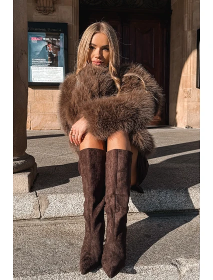 Dámské kozačky z eko semiše na jehlovém podpatku Phelin – čokoládové Dámské kozačky z eko semiše na jehlovém podpatku Phelin – čokoládové