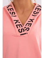 model 18746993 šaty s kapucí a potiskem - K-Fashion model 18746993 šaty s kapucí a potiskem - K-Fashion