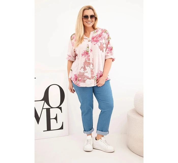 Dámská bavlněná halenka Plus Size s výstřihem do V a květinovým vzorem pudrově růžová Dámská bavlněná halenka Plus Size s výstřihem do V a květinovým vzorem pudrově růžová