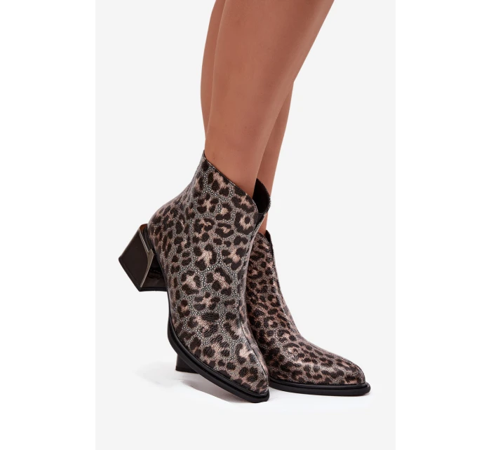 Kožené dámské kotníkové boty na sloupkovém podpatku, zateplené, vzor leopard D&A – černo/zlaté Kožené dámské kotníkové boty na sloupkovém podpatku, zateplené, vzor leopard D&A – černo/zlaté