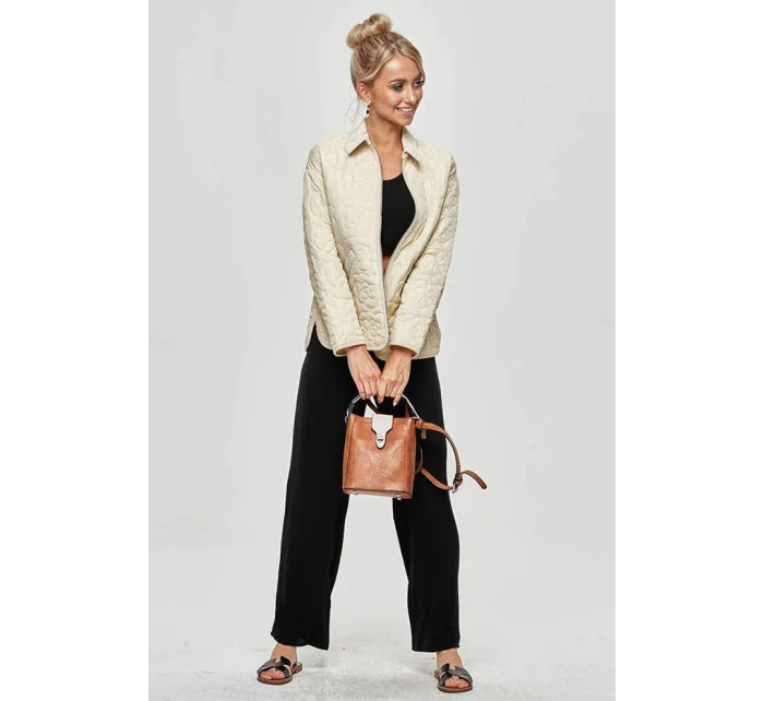 Tenká dámská bunda v krémové barvě s ozdobným prošíváním (JIN226) Tenká dámská bunda v krémové barvě s ozdobným prošíváním (JIN226)