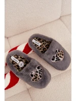 Kožešinové pantofle se srdíčky šedé model 21772546 - Boto
