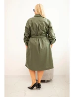 Dámské šaty z model 21397682 Plus Size s páskem a límečkem khaki - K-Fashion