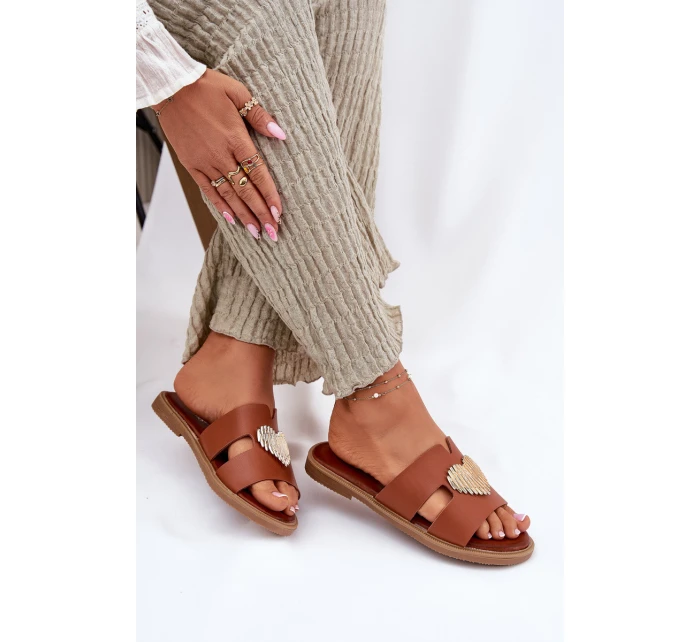 Dámské sandály na plochém podpatku se zlatou ozdobou model 21697080 - EVENTO Dámské sandály na plochém podpatku se zlatou ozdobou model 21697080 - EVENTO