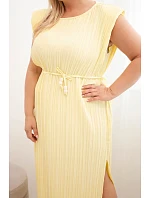 Dámské šaty Plus Size z viskózy, plisované s vázáním žlutá Dámské šaty Plus Size z viskózy, plisované s vázáním žlutá