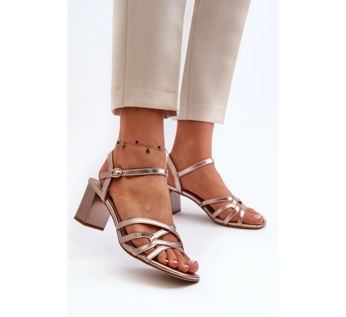 Dámské sandály na podpatku model 21656603 Zlaté - SERGIO LEONE