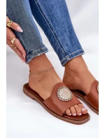 Eko kožené pantofle na plochém podpatku s ozdobou Camel model 21685602 - Boto