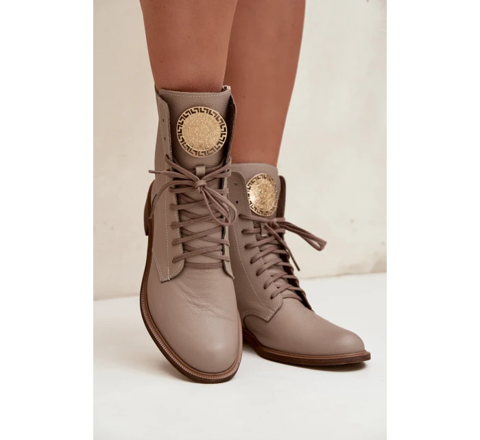 Kožené dámské kotníkové boty na plochém podpatku se zlatým detailem Zazoo 3084 béžové