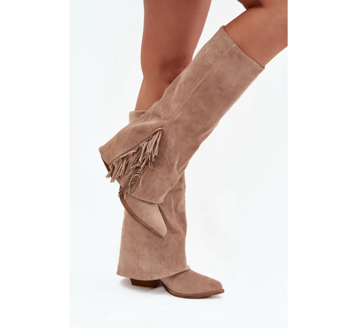 Dámské nazouvací kovbojky Zalia na sloupkovém podpatku s třásněmi – béžové Dámské nazouvací kovbojky Zalia na sloupkovém podpatku s třásněmi – béžové