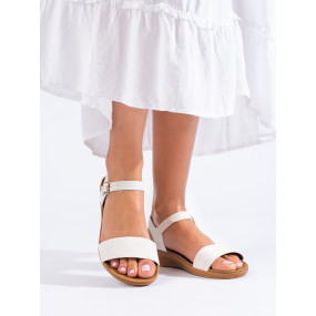 Pohodlné bílé  sandály dámské na klínku