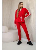 Dámská bavlněná souprava s proužky a stahovacími lemy červený Dámská bavlněná souprava s proužky a stahovacími lemy červený