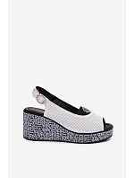 Kožené sandály na platformě model 22101381 bílé - S.Barski