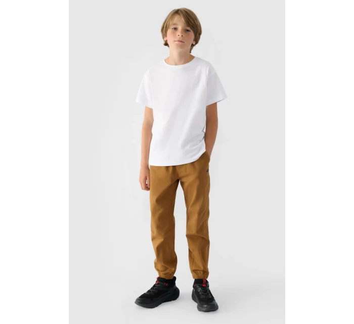 Chlapecké Kalhoty Jogger Casual Hladké Khaki model 21668686 - 4F Chlapecké Kalhoty Jogger Casual Hladké Khaki model 21668686 - 4F