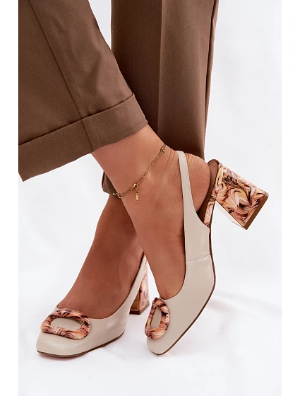 Kožené dámské sandály na podpatku s přezkou D&A model 22100324 Béžové - S.Barski Kožené dámské sandály na podpatku s přezkou D&A model 22100324 Béžové - S.Barski