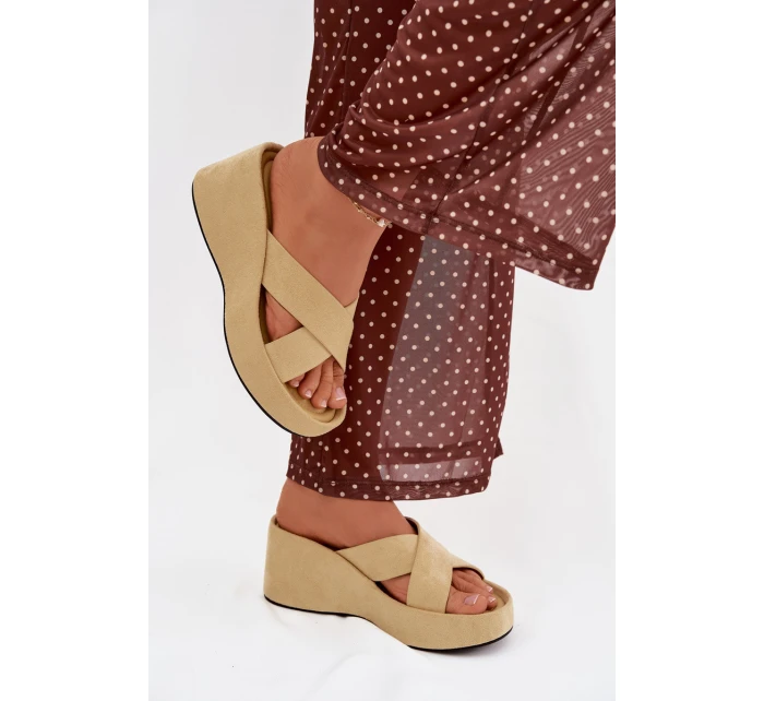 Dámské pantofle na platformě z žluté model 21919321 - Boto