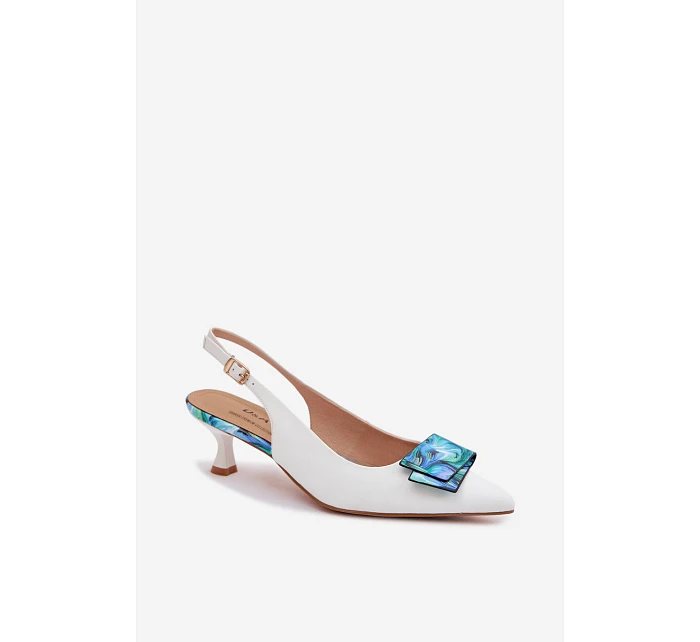 Kožené dámské lodičky na podpatku s ozdobou model 22100350 Bílé - D&A