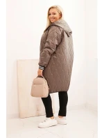 Dámská bunda Plus Size prošívaná s kapucí a model 21297100 manžetami fango - K-Fashion