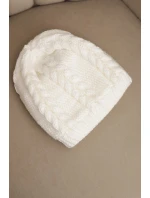 Dámská zimní čepice z vlny s copánkovým vzorem model 21750368 bílá - K-Fashion