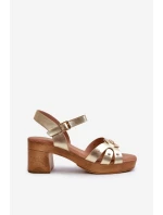 Dámské sandály na podpatku z eko kůže zlaté model 21658010 - EVENTO Dámské sandály na podpatku z eko kůže zlaté model 21658010 - EVENTO