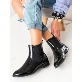 Klasické černé  kotníčkové boty dámské na plochém podpatku