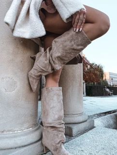 Dámské zateplené kozačky na jehlovém podpatku Mavella – béžové, eko semiš