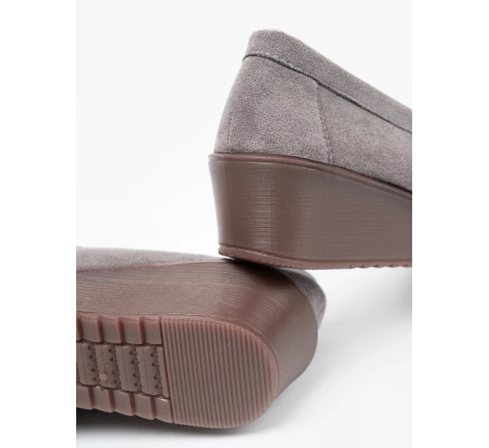 Moderní polobotky šedo-stříbrné dámské na klínku Moderní polobotky šedo-stříbrné dámské na klínku