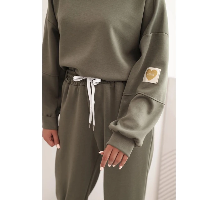 Komplet dámský máslový s volnou mikinou a kalhotami s nápisem LOVE khaki Komplet dámský máslový s volnou mikinou a kalhotami s nápisem LOVE khaki