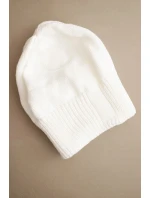 Dámská zimní čepice z vlny s klasickým žebrovaným vzorem K444 bílá