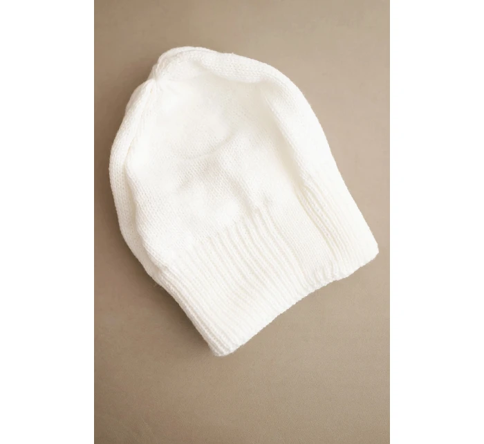 Dámská zimní čepice z vlny s klasickým žebrovaným vzorem K444 bílá