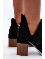 Dámské černé kozačky s výšivkou na podpatku model 21647675 - Boto Dámské černé kozačky s výšivkou na podpatku model 21647675 - Boto