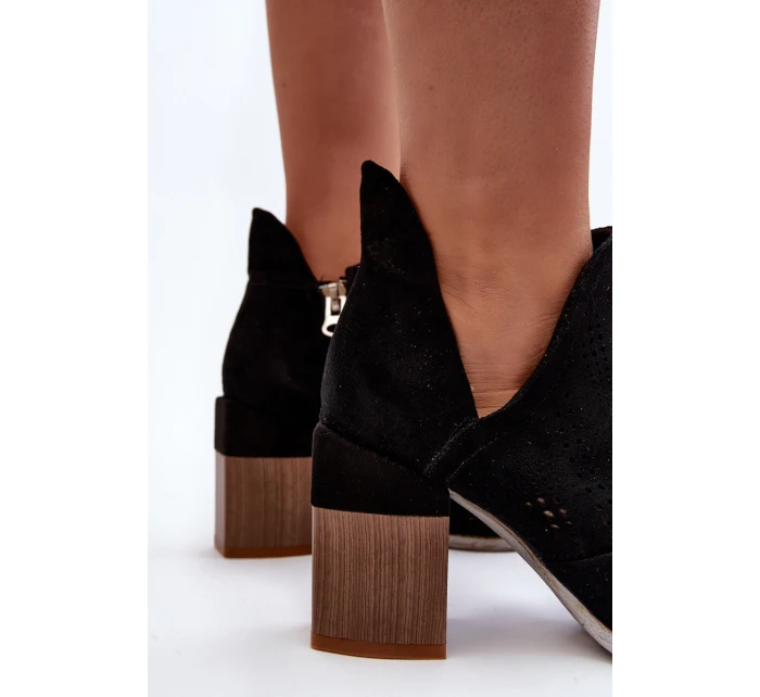 Dámské černé kozačky s výšivkou na podpatku model 21647675 - Boto Dámské černé kozačky s výšivkou na podpatku model 21647675 - Boto