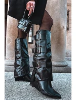 Dámské kozačky na platformě s lemem a přezkami Černé model 21747887 - Boto Dámské kozačky na platformě s lemem a přezkami Černé model 21747887 - Boto