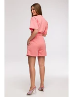 model 21047235 Šortky s kapsami s nášivkami korálová barva - BeWear model 21047235 Šortky s kapsami s nášivkami korálová barva - BeWear