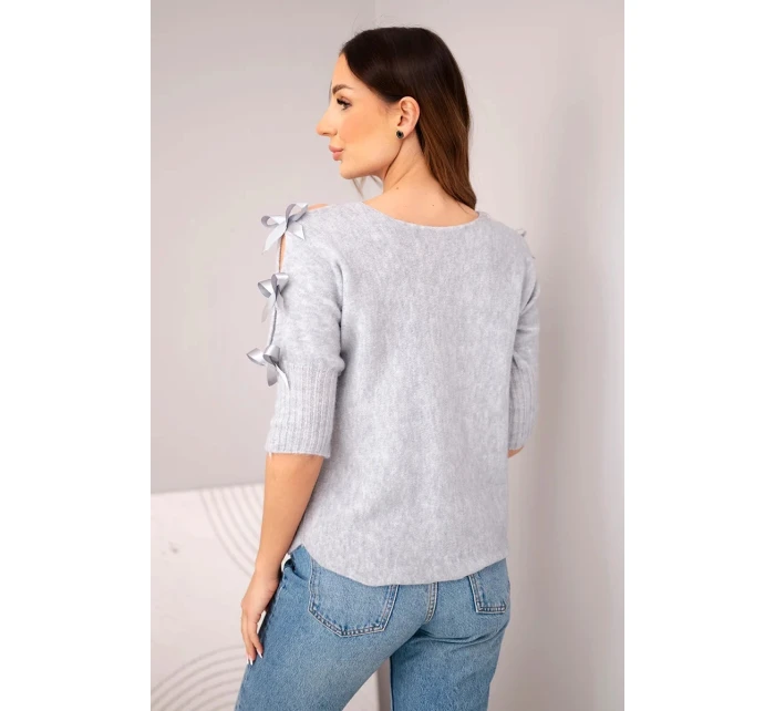 Dámský svetr s krátkým rukávem a ozdobnými mašličkami šedý