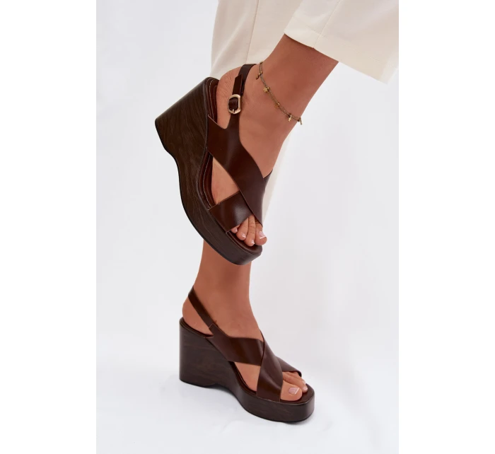 Dámské sandály z eko kůže na platformě Čokoládové model 21937446 - Boto