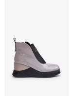 Lakované Kotníkové Boty Na Klínku Zateplené Vinceza Šedé Lakované Kotníkové Boty Na Klínku Zateplené Vinceza Šedé