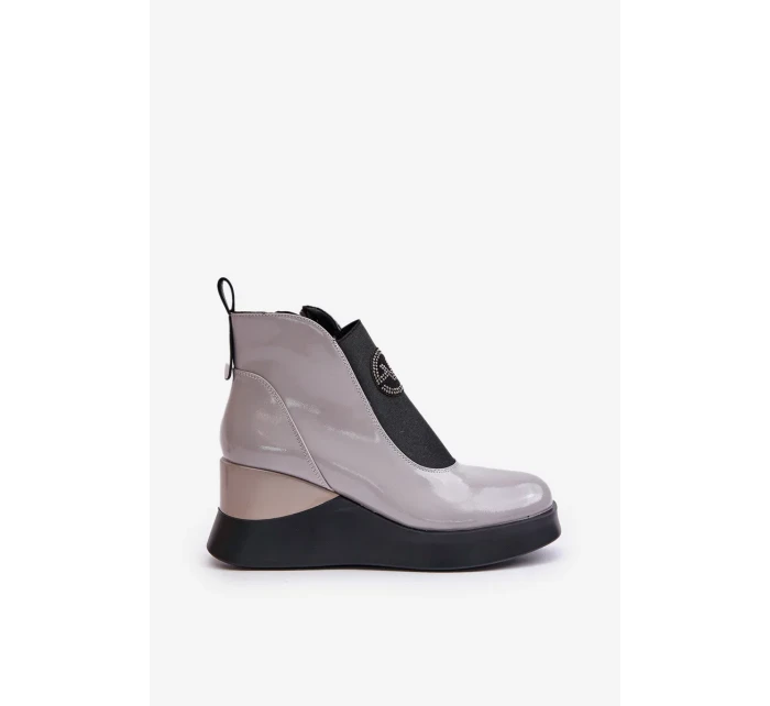 Lakované Kotníkové Boty Na Klínku Zateplené Vinceza Šedé Lakované Kotníkové Boty Na Klínku Zateplené Vinceza Šedé