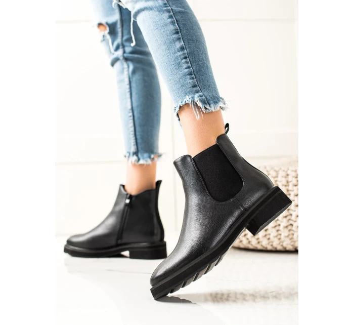 Módní  kotníčkové boty dámské černé na plochém podpatku
