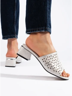 Luxusní dámské  nazouváky stříbrné na širokém podpatku