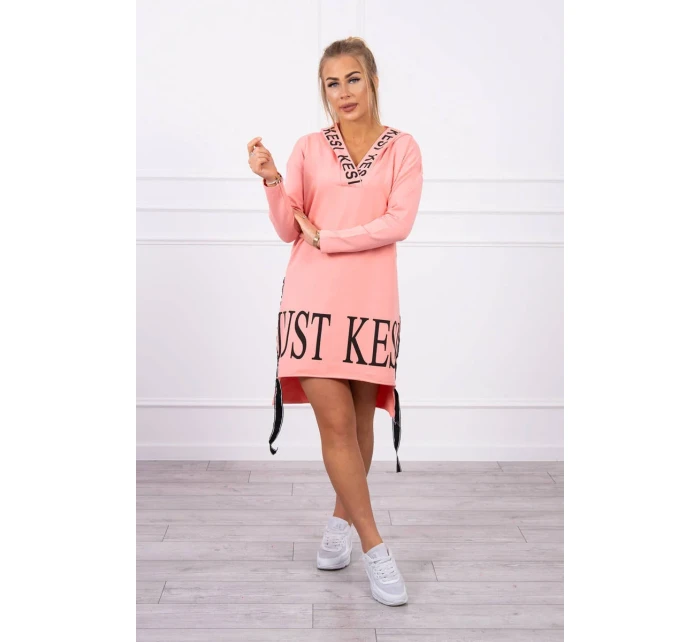 model 18746993 šaty s kapucí a potiskem - K-Fashion model 18746993 šaty s kapucí a potiskem - K-Fashion