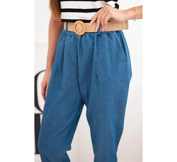 Dámské kalhoty s model 22025252 nohavicí a páskem tmavě džínové - K-Fashion