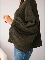 Svetr dámský s přídavkem model 22540772 oversize khaki - K-Fashion Svetr dámský s přídavkem model 22540772 oversize khaki - K-Fashion