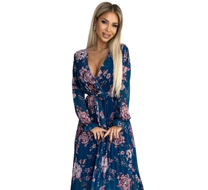 Světle modré květované dlouhé dámské plisované šifonové šaty s výstřihem, dlouhými rukávy a páskem model 21486666 - numoco basic Světle modré květované dlouhé dámské plisované šifonové šaty s výstřihem, dlouhými rukávy a páskem model 21486666 - numoco basic
