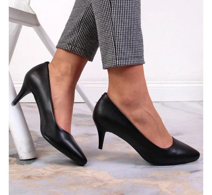 Černé lodičky na jehlovém podpatku W Sergio Leone