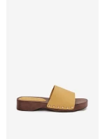 Dámské pantofle s žluté model 21918796 - Boto