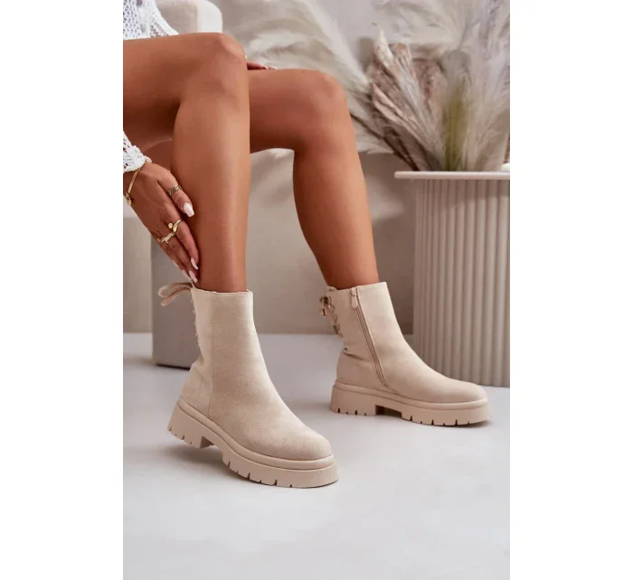 Semišové kotníkové boty na plochém podpatku šněrovací béžové model 20712785 - Kesi Semišové kotníkové boty na plochém podpatku šněrovací béžové model 20712785 - Kesi