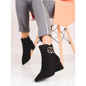 Originální dámské černé  kotníčkové boty na širokém podpatku