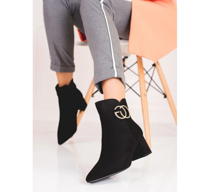 Originální dámské černé kotníčkové boty na širokém podpatku Originální dámské černé kotníčkové boty na širokém podpatku