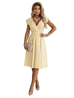 SCARLETT rozšířené midi šaty s obálkovým výstřihem a páskem  žluté model 22043325 - numoco