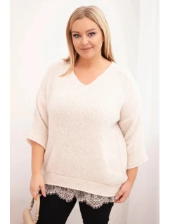 Dámský komplet svetr s výstřihem do V a viskózová blůza s krajkovým spodním lemem béžový